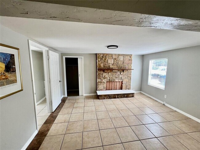 Building Photo - 7115 Orpine Dr N
