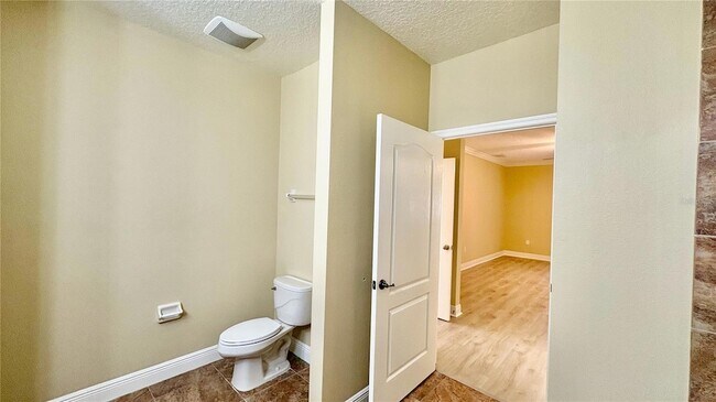 Building Photo - 115 Riverview Bend S