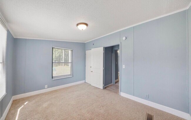 Building Photo - 15750 W Relza Dr