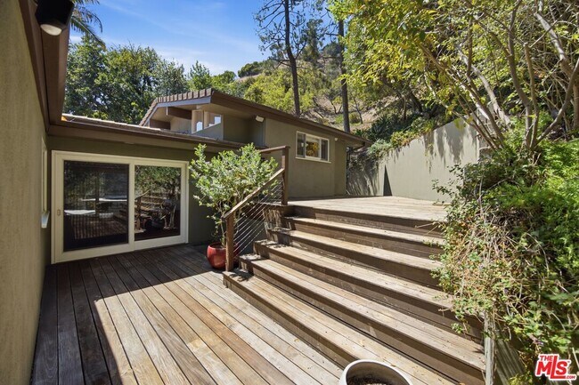 Building Photo - 2065 Outpost Dr