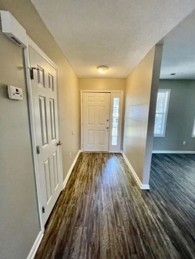 Building Photo - Charming ranch-style 2 Bedroom 1 Bath home in Pineville offering comfortable single-level living.