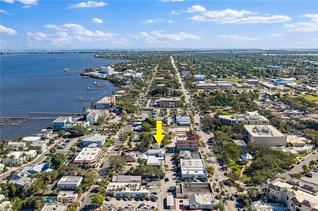 Building Photo - 310 SE Denver Ave