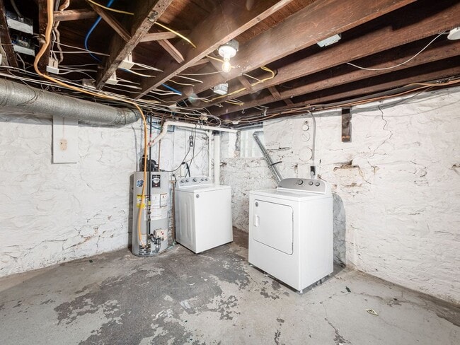 Building Photo - Central German Village Location!