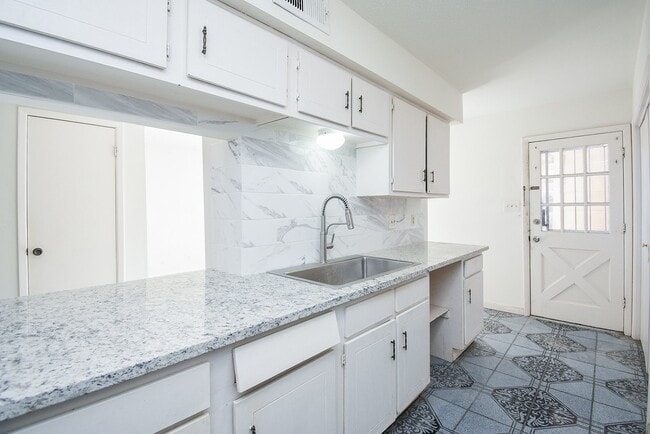 Building Photo - 4022 Belle Park Dr