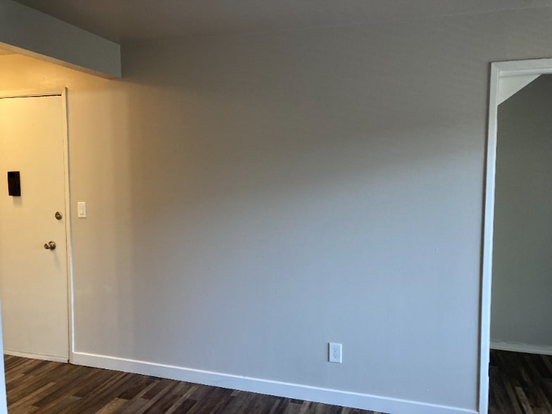 Building Photo - 1215 Queen Anne Ave N