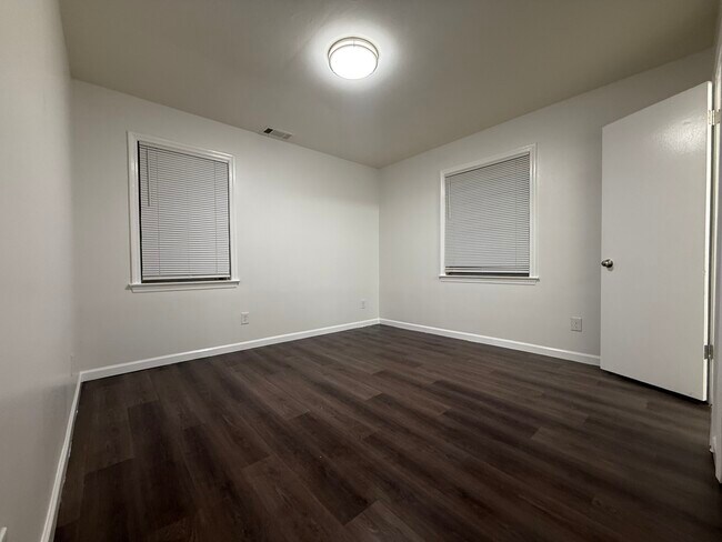 Building Photo - 3992 Ridgedale St