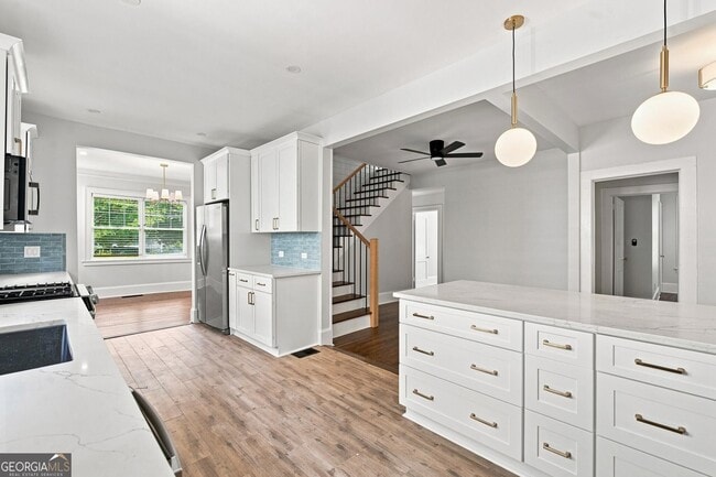 Building Photo - 884 Vedado Way NE