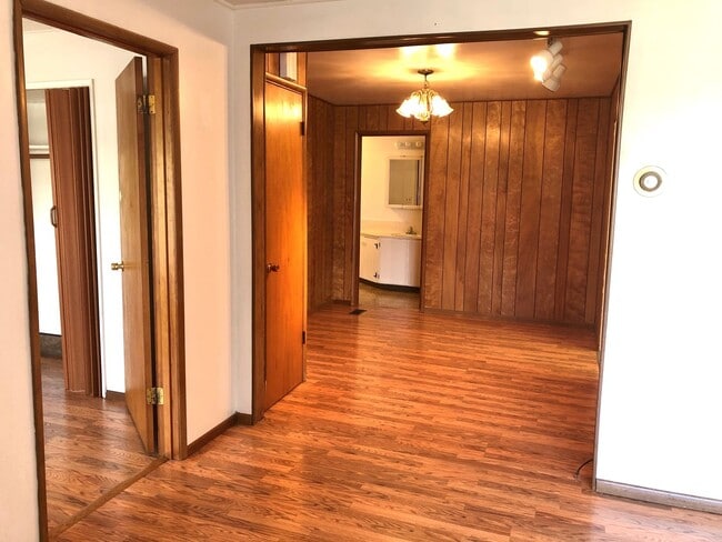 Building Photo - 2-Bedroom Single-Level House in Sherwood   $1000.00  OFF  1ST  FULL  MONTH'S  RENT