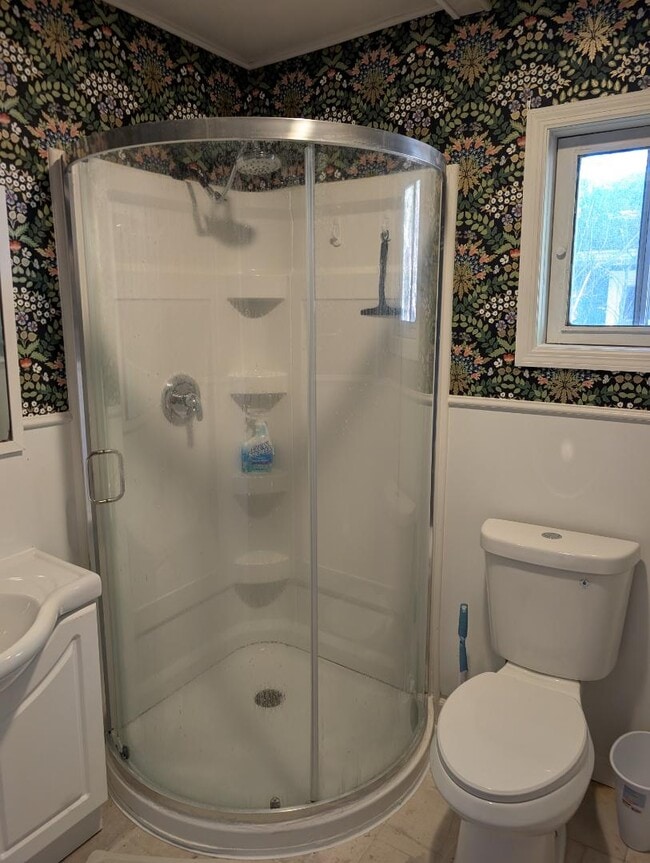 Building Photo - 772 Hillview Ave