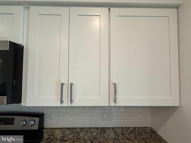 Building Photo - 5832 Apsley House Ct