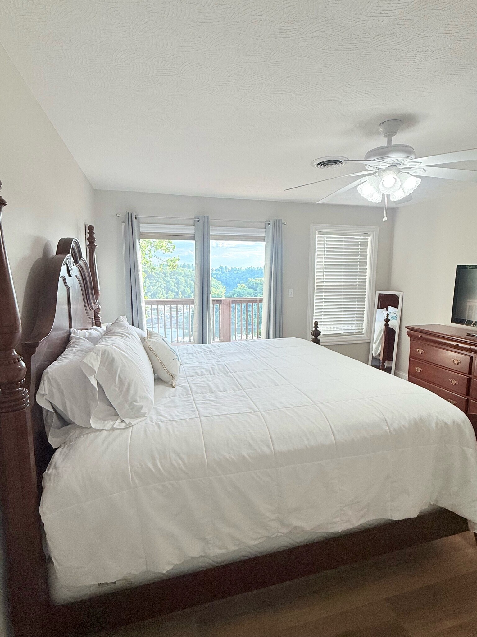 Building Photo - 949 Hideaway Dr