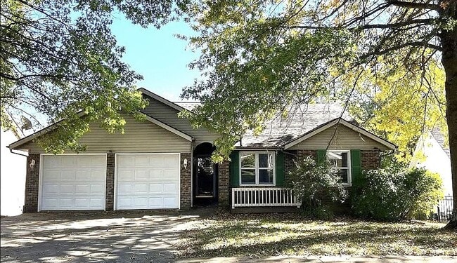 Primary Photo - 821 W Rosewood Dr