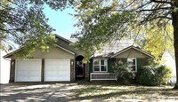 Building Photo - 821 W Rosewood Dr