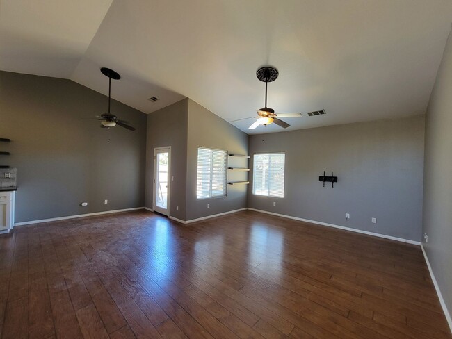 Building Photo - NW 3 bedroom home!