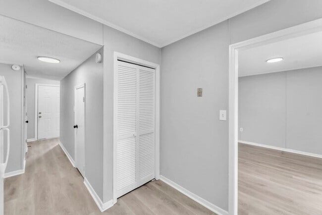 Building Photo - *NEWLY RENOVATED* 3 Bedroom Townhouse in Downtown Spartanburg