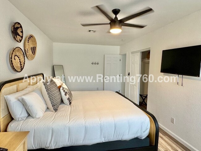 Building Photo - Furnished or Unfurnished Home With Incredi...