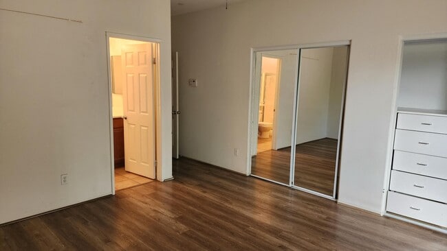 Building Photo - 754 Mira Grande