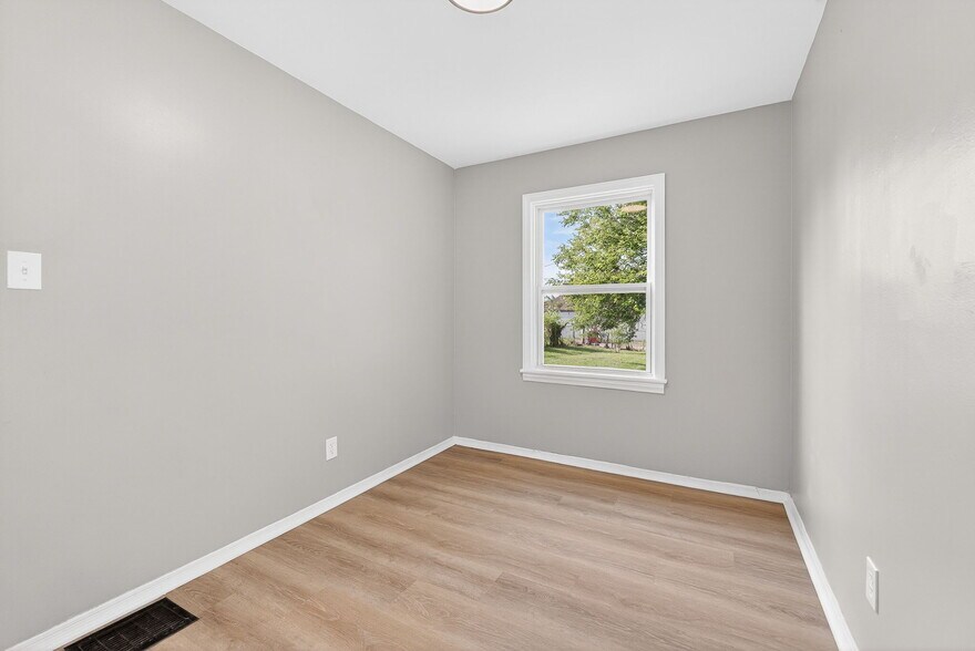 Building Photo - 1437 E 19th Ave