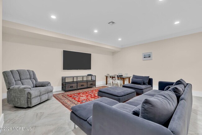 Building Photo - 218 Worthington Ave