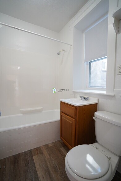 Building Photo - 8 Vinal St