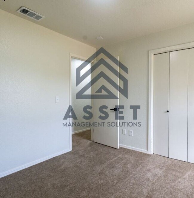 Building Photo - 1605 Blessing Ct