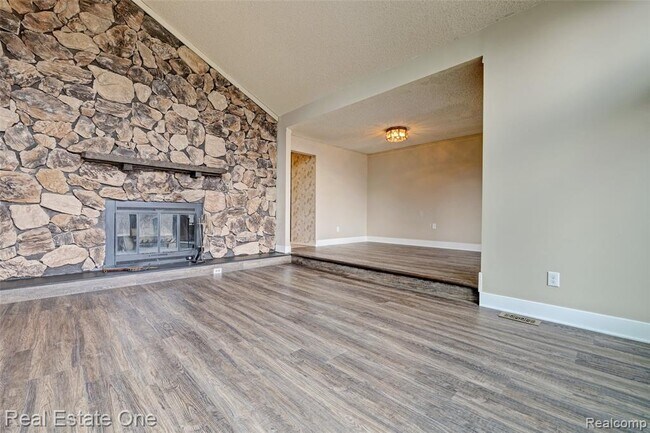 Building Photo - 5307 Metamora Rd