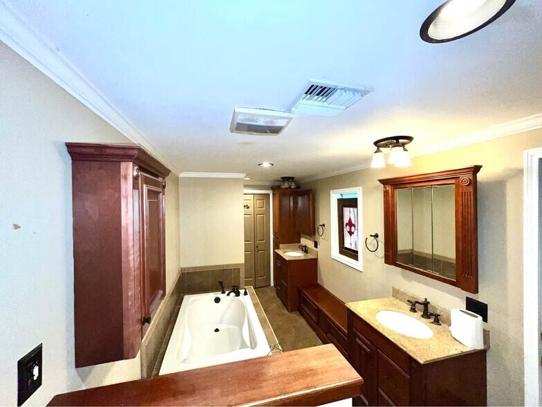 Building Photo - 1106 Ridge Rd