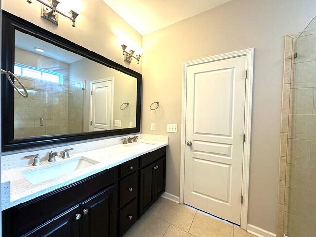 Building Photo - 4640 Blackmuir Wood Cir