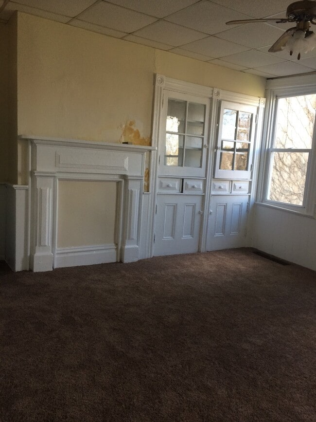 Building Photo - Large 2 Bedroom 1 Bath in MT Washington