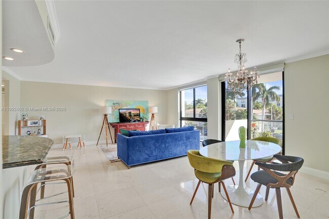 Building Photo - 9800 W Bay Harbor Dr