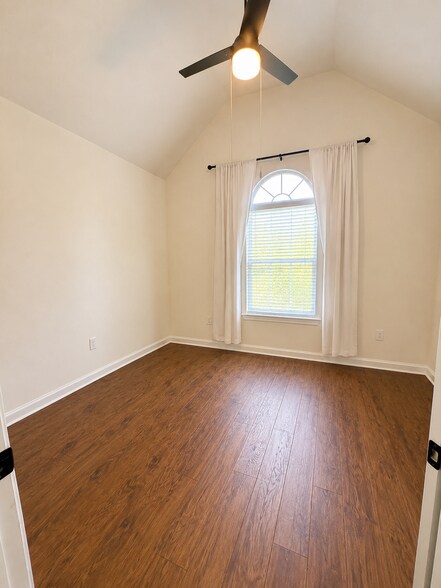 Building Photo - 10295 Medridge Cir