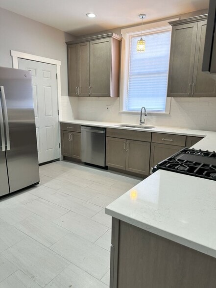 Kitchen View 1 - 314 N Latrobe Ave