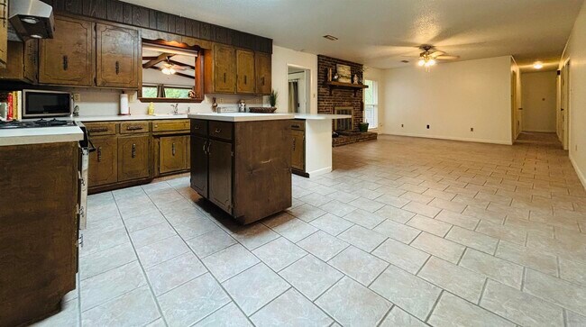 Building Photo - 816 Teresa Dr
