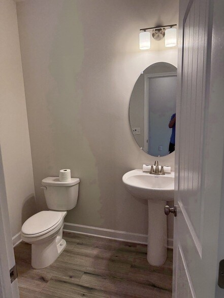 Building Photo - 4417 Hoboken Wy