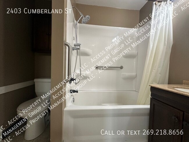 Building Photo - Large Westwood Kalamazoo home for rent!  4...