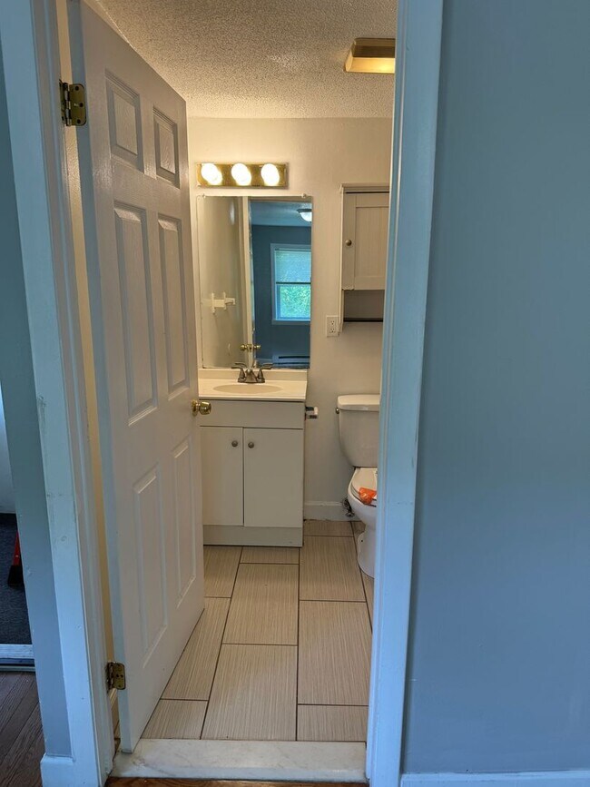 Building Photo - One bedroom Southwick Ma U-11