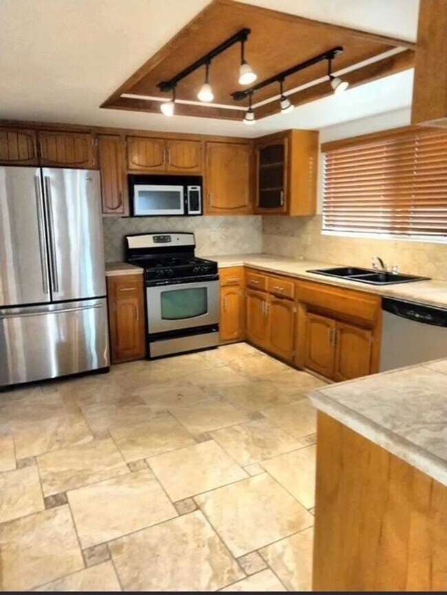 Building Photo - Charming 1 Bedroom/1.5 Bath Apartment With Loft