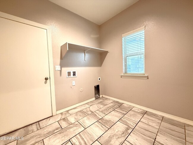 Building Photo - 1028 Flyer Pl