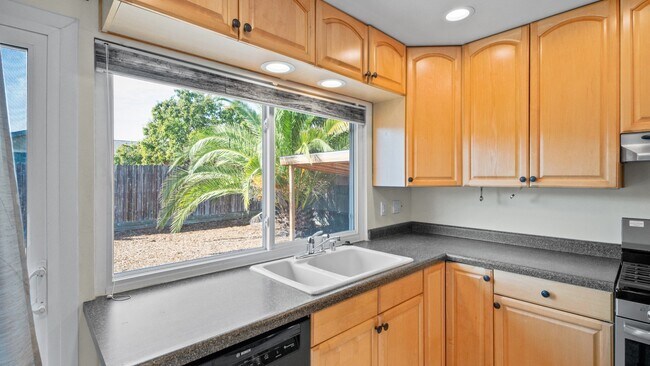 Building Photo - 1623 Oneel Dr