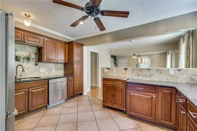 Building Photo - 2206 Iva Ln