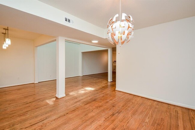 Building Photo - 917 S Ripple Creek Dr