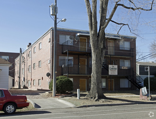 Primary Photo - Lancelot Apartments