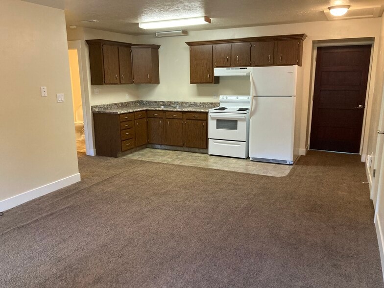 Building Photo - 215 E 100 N