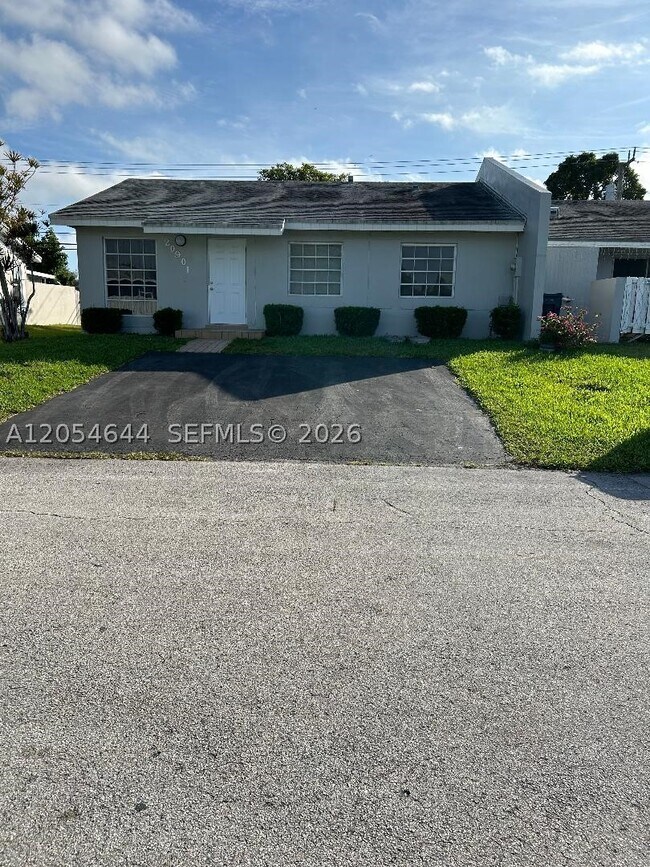 Building Photo - 20901 SW 103rd Pl