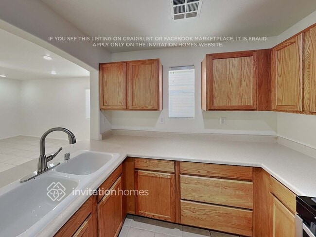 Building Photo - 9274 Hollander Ave