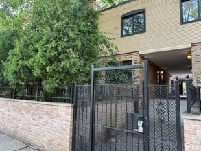 Building Photo - 646 W Belden Ave