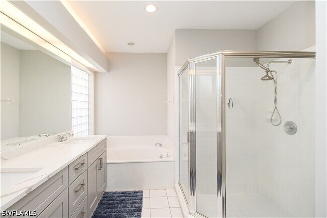Building Photo - 135 Lady Palm Dr