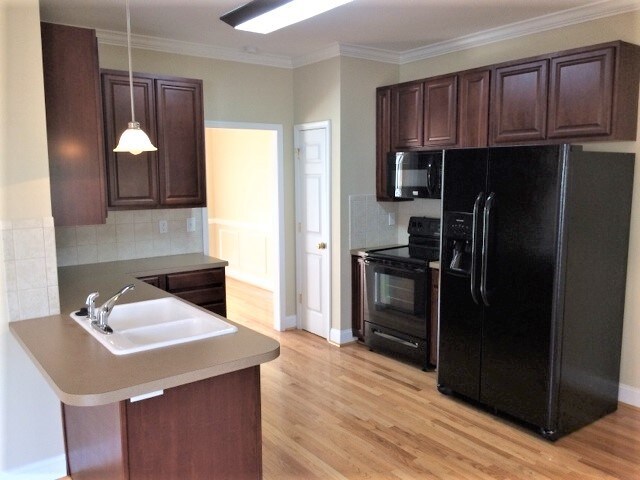 Building Photo - 1710 Springfield Village Ct