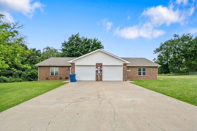 Primary Photo - Pioneer Ln Duplex