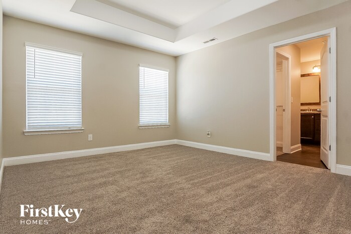 Building Photo - 2043 Village Ridge Cir